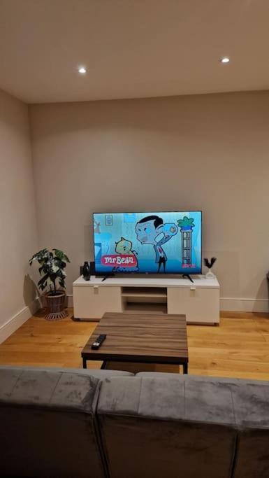 London City Apartment Ealing Εξωτερικό φωτογραφία